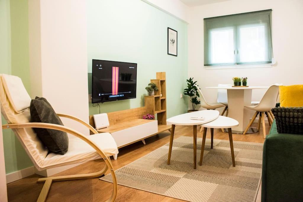 Newly Renovated-City Center Apartment Афины Экстерьер фото
