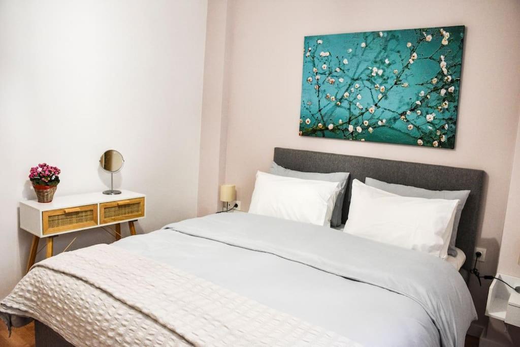 Newly Renovated-City Center Apartment Афины Экстерьер фото