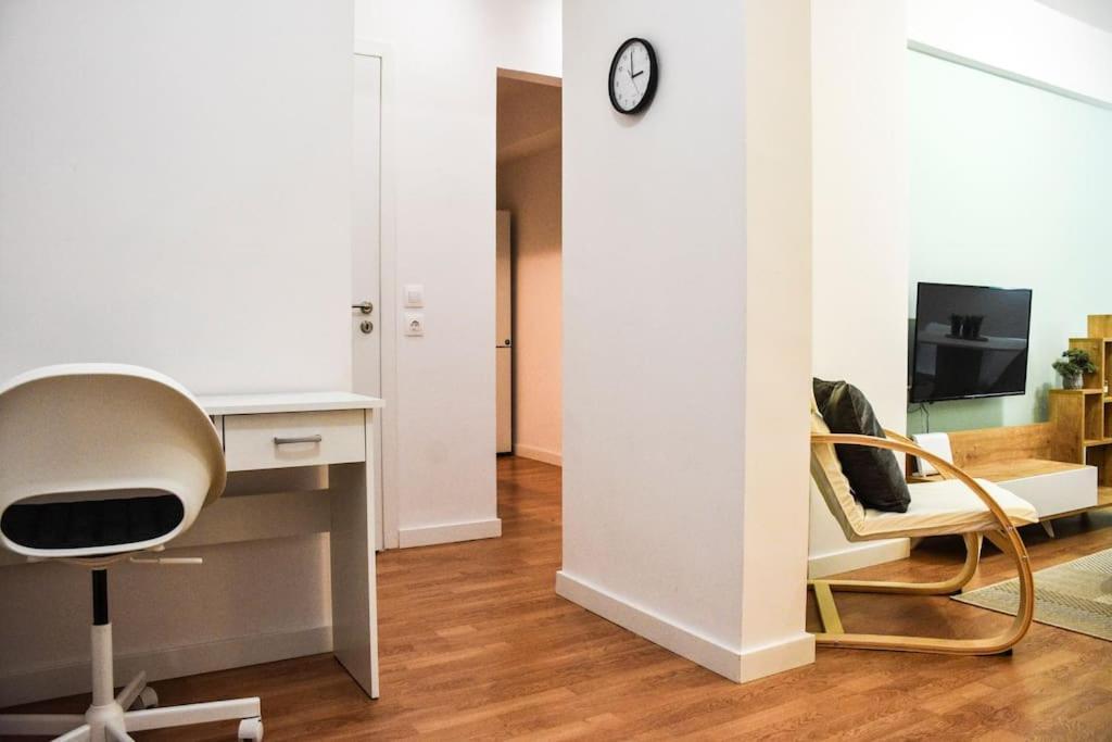 Newly Renovated-City Center Apartment Афины Экстерьер фото