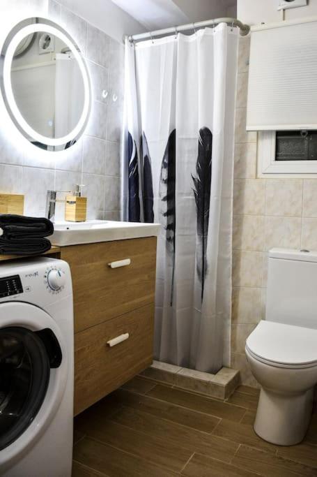 Newly Renovated-City Center Apartment Афины Экстерьер фото
