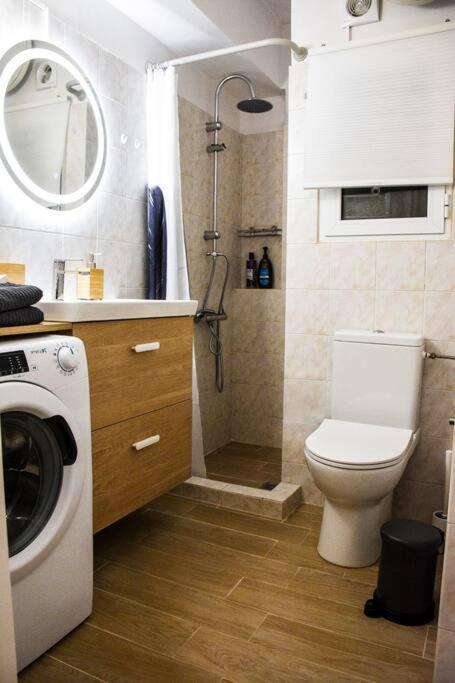 Newly Renovated-City Center Apartment Афины Экстерьер фото