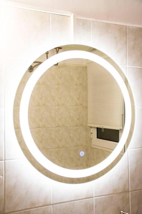 Newly Renovated-City Center Apartment Афины Экстерьер фото